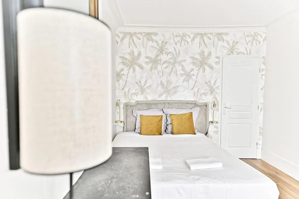 Appartement Chic #Eiffeltower #Champdemars -V Paris 0*,  Fransa