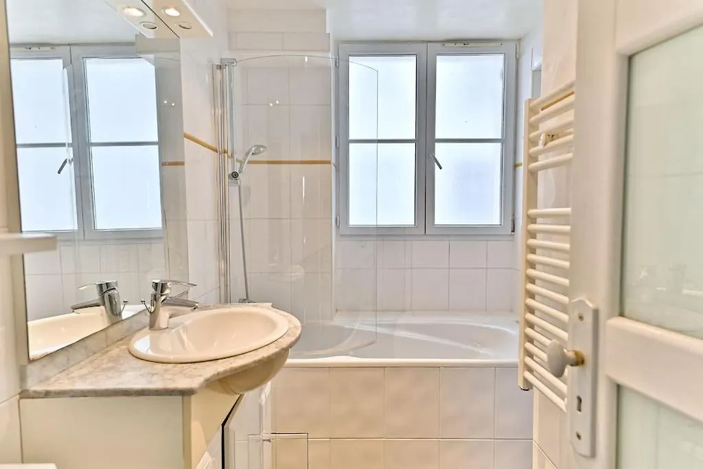 Appartement Chic #Eiffeltower #Champdemars -V Paris Apartment